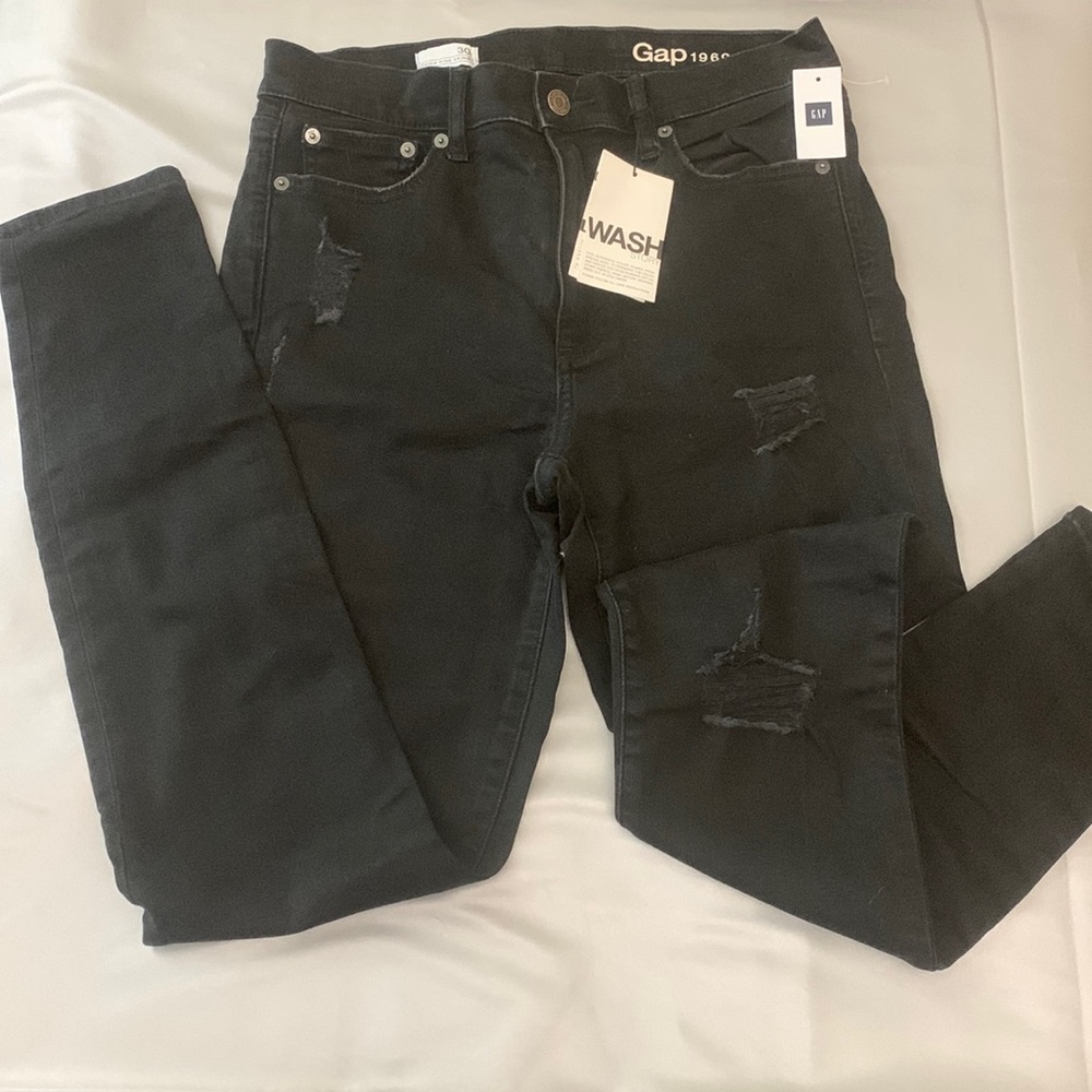 NWT, Gap, high rise skinny, black distressed, size 30r